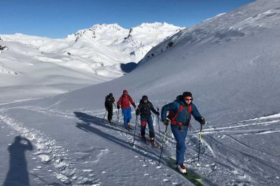 Skitouren in Bivio vom Julierpass. Skitour zum Piz d´Emmat Dataint 2927m mit Bergführer.