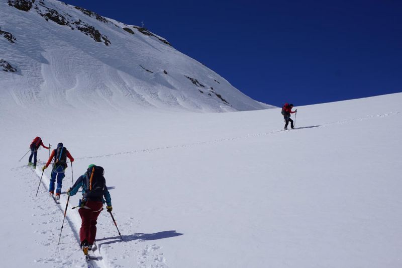 Skidurchquerung der Venter Runde im Ötztal. Skitouren mit Bergführer.