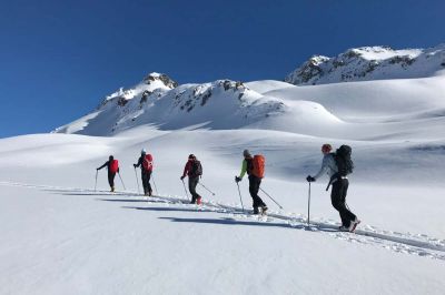 Skitour Bivio Julierpass. Skitour zum Piz Surgonda 3196m mit Bergführer.