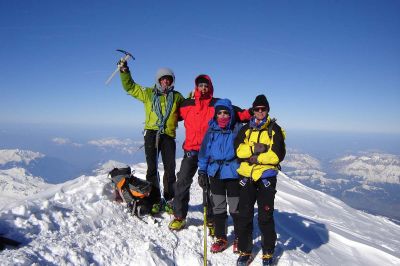 Gipfel Mont Blanc mit Ski und Bergführer