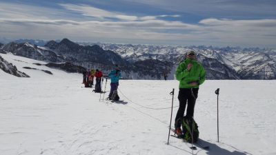 Geführte Skitouren in den Alpen mit Bergführer.