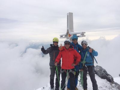 Am Gipfel des Ortler mit Bergführer.