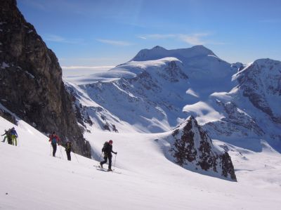 Skitourenreise mit Bergführer.